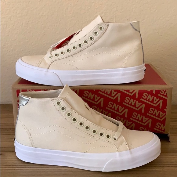 vans canvas court mid